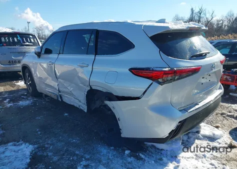 2022 Toyota Highlander Xle z USA, uszkodzony, nr VIN 5TDGZRBH7NS590598